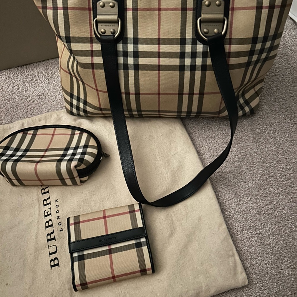 Burberry Cream Tote Bag with Iconic Plaid Design